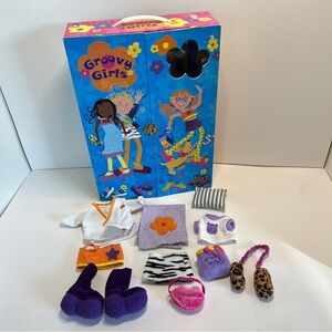Vintage 1999 Groovy Girls Doll Wardrobe Closet Clothing Lot Boots Carring Case